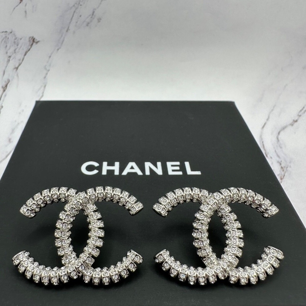 ❌❌ SOLD Chanel 2023 Big Interlocking CC Logo Crystal Stud Statement New Earrings - Picture 1 of 12